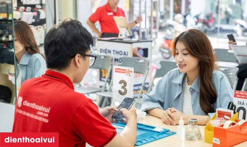 Cửa h&agrave;ng thay &eacute;p k&iacute;nh Xiaomi 14T ch&iacute;nh h&atilde;ng, lấy liền tại Điện Thoại Vui