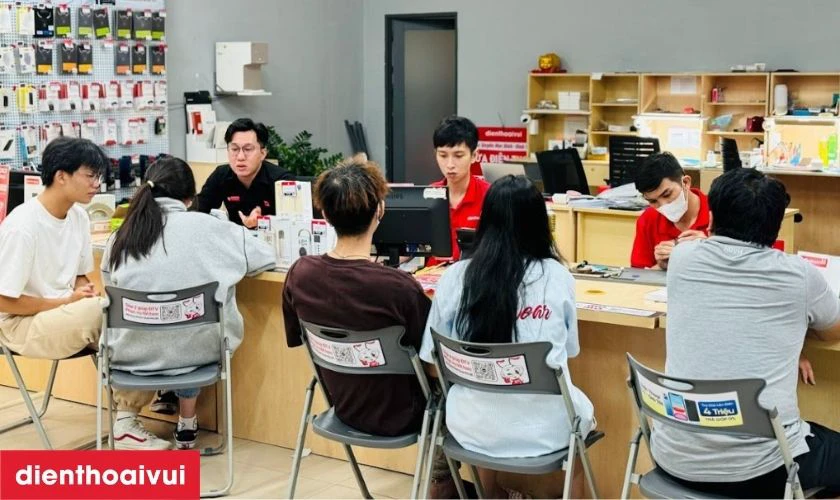 Cửa h&agrave;ng thay &eacute;p k&iacute;nh Xiaomi 15T 5G uy t&iacute;n, lấy liền tại TPHCM v&agrave; H&agrave; Nội?
