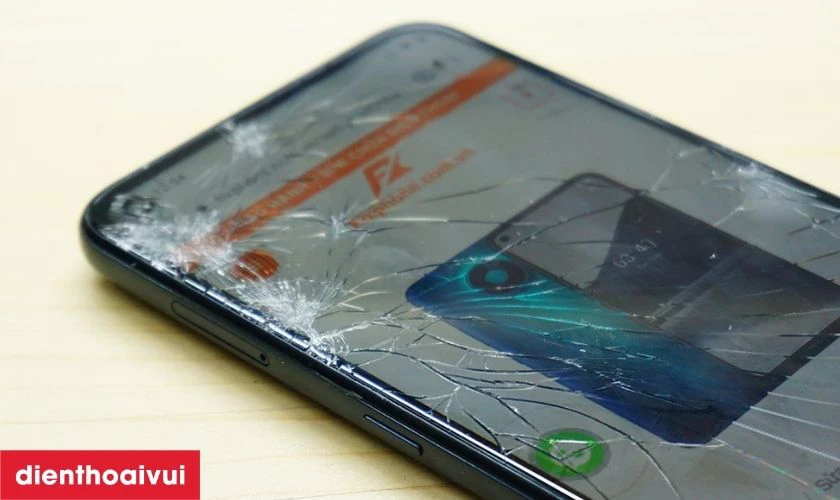 Nguy&ecirc;n nh&acirc;n tại sao điện thoại dễ bị nứt vỡ mặt k&iacute;nh