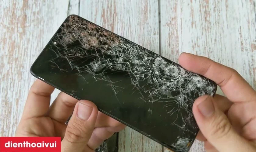 C&aacute;c trường hợp bạn cần thay &eacute;p k&iacute;nh Xiaomi Black Shark 3 mới