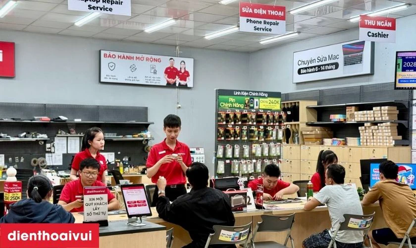 Quy tr&igrave;nh thay &eacute;p k&iacute;nh Xiaomi Poco chuy&ecirc;n nghiệp tại Điện Thoại Vui