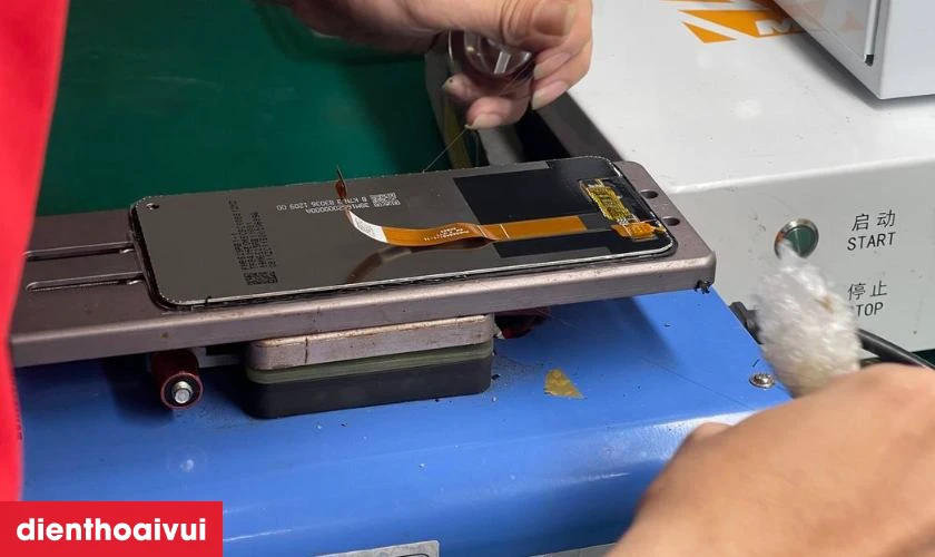 Quy tr&igrave;nh thay &eacute;p k&iacute;nh Xiaomi Poco F6 chuy&ecirc;n nghiệp tại Điện Thoại Vui