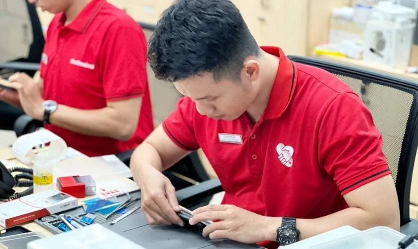 Tại sao n&ecirc;n chọn thay &eacute;p k&iacute;nh Xiaomi Quận Cầu Giấy tại Điện Thoại Vui