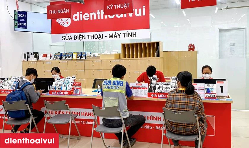 Địa chỉ thay &eacute;p k&iacute;nh Xiaomi Redmi 10 ở đ&acirc;u uy t&iacute;n, lấy liền lại TPHCM v&agrave; H&agrave; Nội