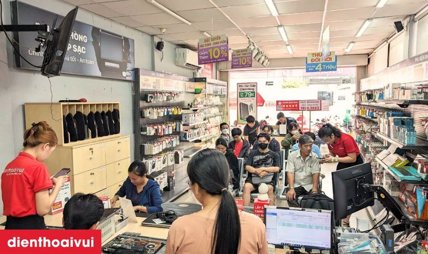 Dịch vụ thay &eacute;p k&iacute;nh Xiaomi Redmi 12 ch&iacute;nh h&atilde;ng, lấy liền tại Điện Thoại Vui