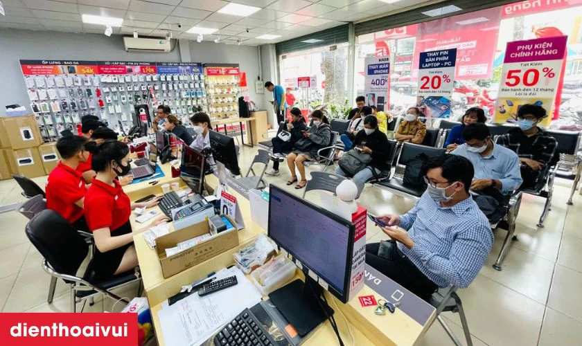 Dịch vụ thay &eacute;p k&iacute;nh Xiaomi Redmi 13C ch&iacute;nh h&atilde;ng, lấy liền tại Điện Thoại Vui