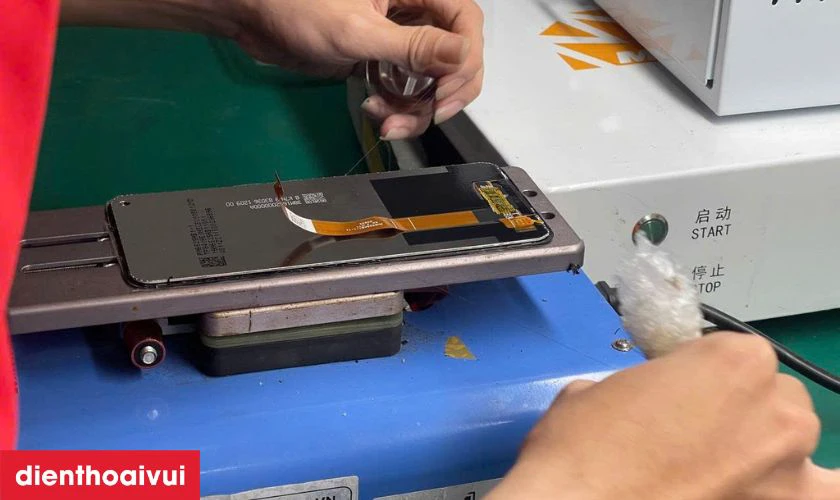 Sau khi ép kính xong, máy được kiểm tra lại toàn bộ