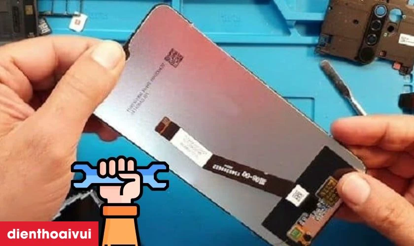 Thay ép kính khôi phục tính thẩm mỹ cho mặt kính điện thoại