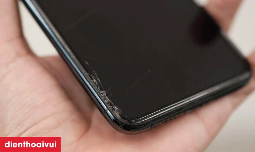 C&aacute;c dấu hiệu nhận biết bạn cần thay &eacute;p k&iacute;nh điện thoại