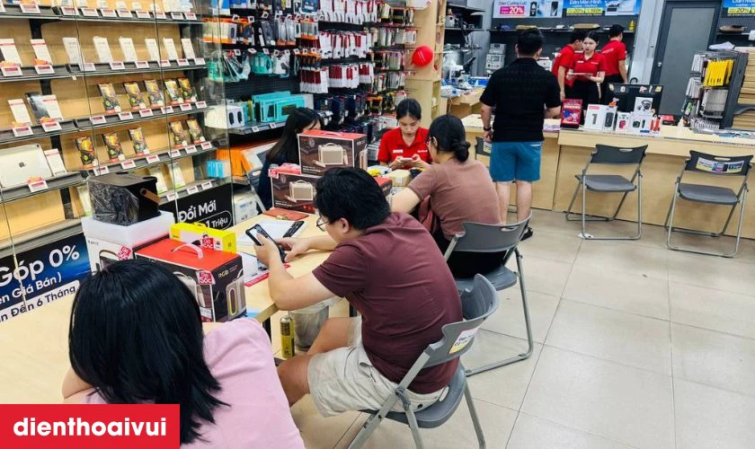 Thay &eacute;p k&iacute;nh Xiaomi Redmi Note 13 Pro Plus lấy liền đến ngay Điện Thoại Vui