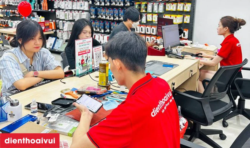 Quy tr&igrave;nh thay &eacute;p k&iacute;nh Xiaomi Redmi Turbo 3 chuy&ecirc;n nghiệp tại Điện Thoại Vui