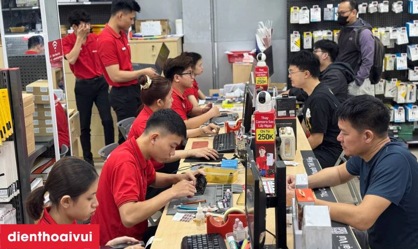 Địa chỉ thay &eacute;p k&iacute;nh Xiaomi Redmi Turbo 3 uy t&iacute;n Điện Thoại Vui