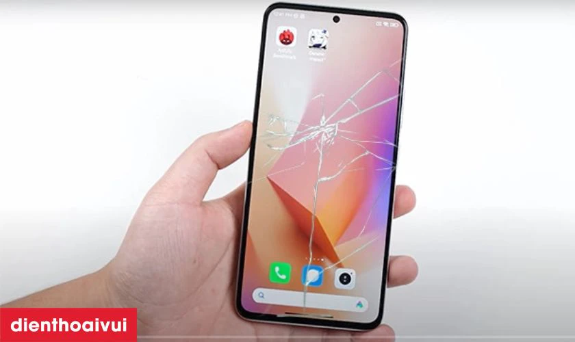 Nguy&ecirc;n nh&acirc;n tại sao điện thoại dễ bị nứt vỡ mặt k&iacute;nh