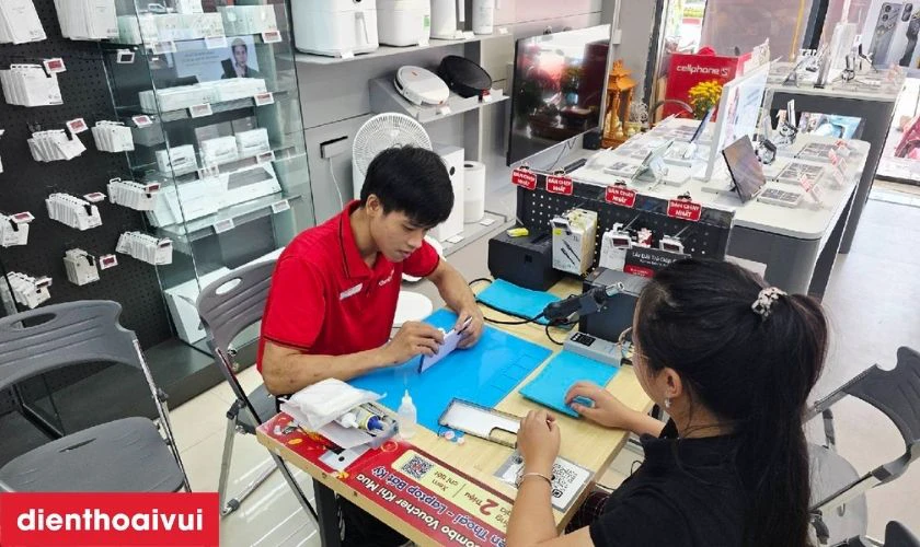 Tháo máy và thay thế linh kiện