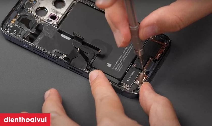 Thay IC nguồn iPhone 13 Pro