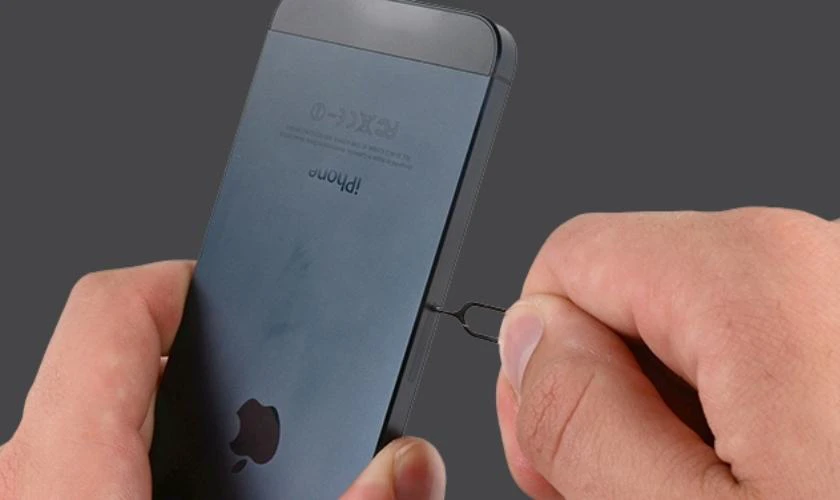 Nguy&ecirc;n nh&acirc;n khiến khay SIM bị hỏng