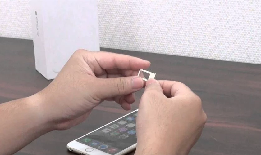 Những c&acirc;u hỏi thường gặp khi thay khay SIM điện thoại