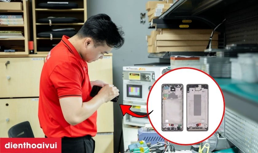 Quy tr&igrave;nh thay khung sườn Galaxy A72 minh bạch tại Điện Thoại Vui