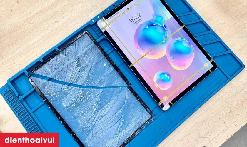 Quy tr&igrave;nh thay k&iacute;nh cảm ứng iPad Pro 11 2021 ch&iacute;nh h&atilde;ng Feaglet tại Điện Thoại Vui