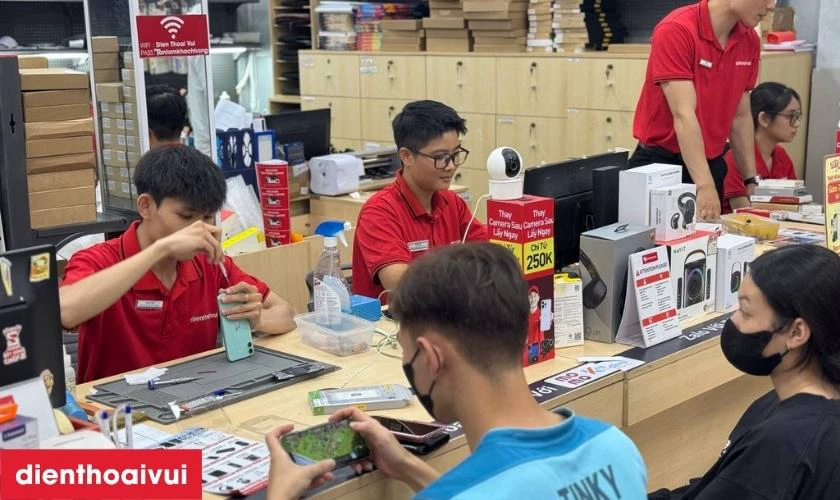 Quy tr&igrave;nh thay k&iacute;nh cảm ứng iPad ch&iacute;nh h&atilde;ng Aries tại Điện Thoại Vui