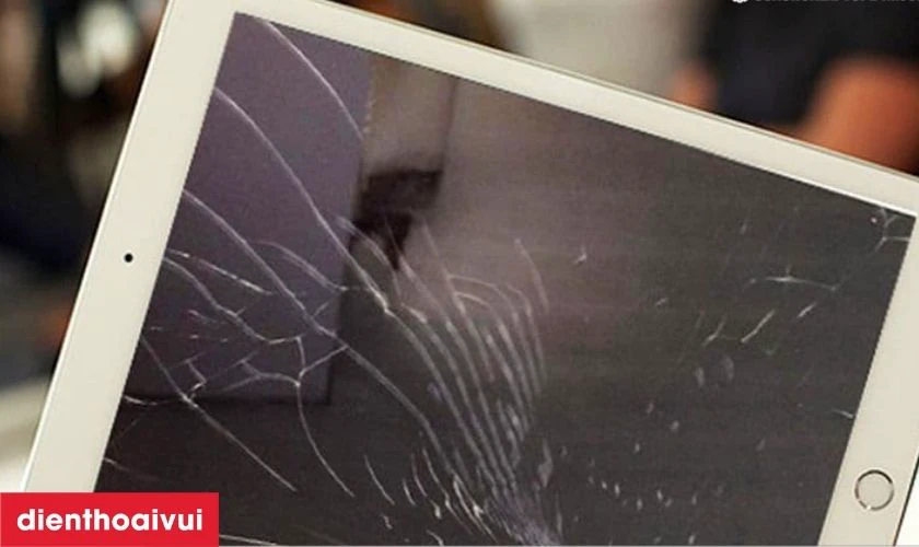 C&aacute;c trường hợp nhận biết bạn cần thay k&iacute;nh cảm ứng iPad mới