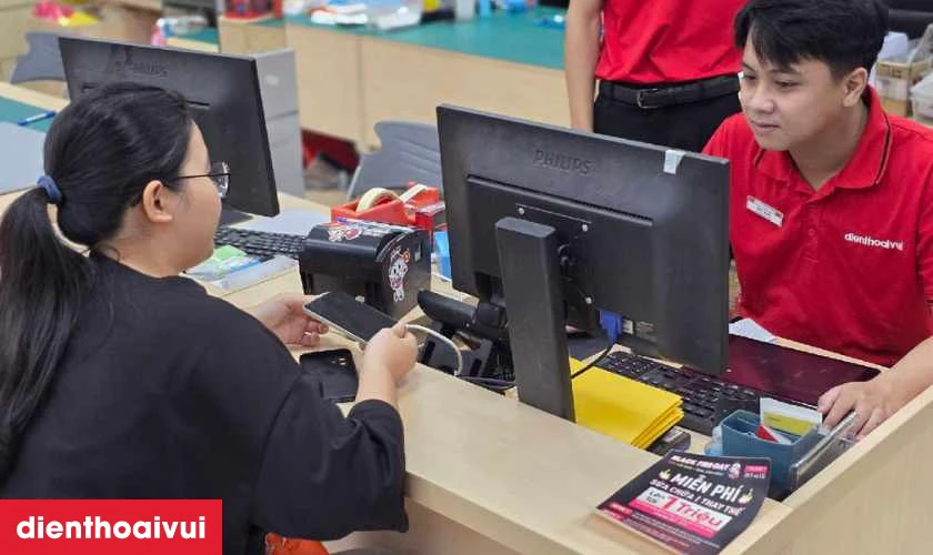 Địa chỉ thay k&iacute;nh cảm ứng iPad Pro M5 13 2025 ch&iacute;nh h&atilde;ng