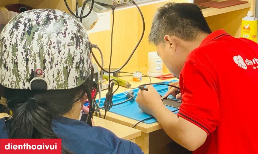 Kiểm tra sau khi thay k&iacute;nh v&agrave; ho&agrave;n thiện thiết bị
