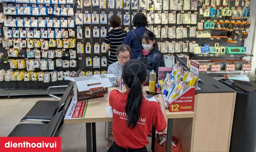 Cửa h&agrave;ng thay k&iacute;nh cảm ứng iPhone 13 Pro ch&iacute;nh h&atilde;ng Feaglet ch&iacute;nh h&atilde;ng, lấy liền tại Điện Thoại Vui