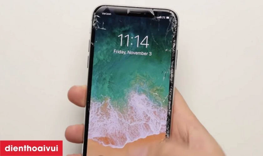 C&aacute;c dấu hiệu nhận biết bạn cần thay k&iacute;nh cảm ứng iPhone Xr ch&iacute;nh h&atilde;ng Feaglet mới