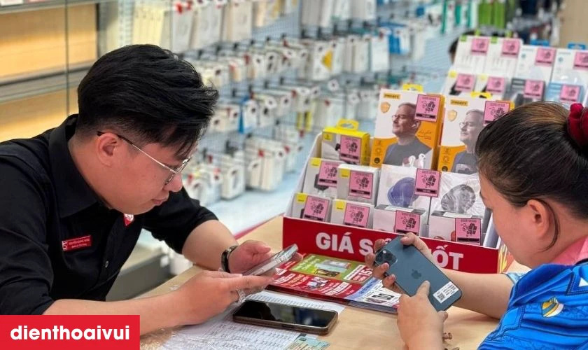 Thay k&iacute;nh camera iPhone 13 Pro Max gi&aacute; tốt tại Điện Thoại Vui