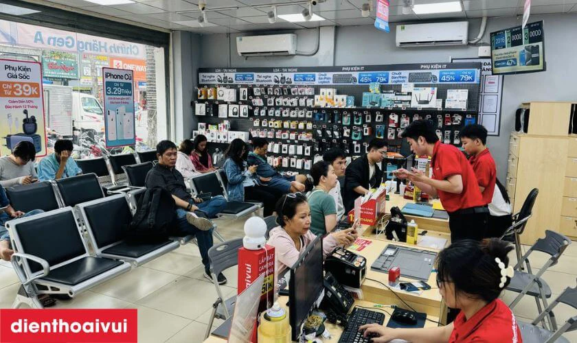 Quy tr&igrave;nh thay k&iacute;nh camera iPhone 14 Pro Max viền d&agrave;y 1X minh bạch lấy liền tại Điện Thoại Vui