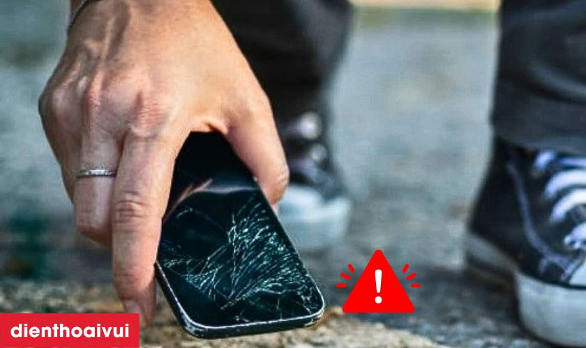 Rơi rớt v&agrave; va đập mạnh l&agrave;m hỏng k&iacute;nh camera