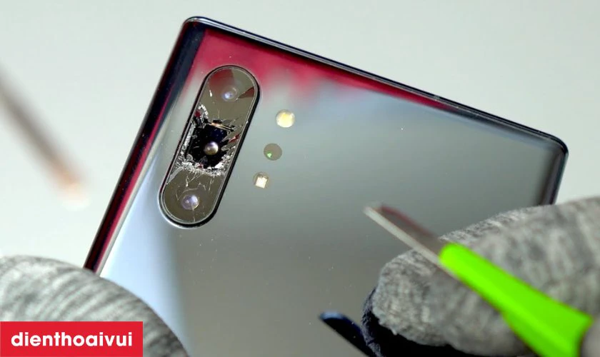 Thay k&iacute;nh camera Samsung Galaxy Note 10 Plus l&agrave; g&igrave;?