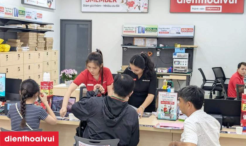 N&ecirc;n thay k&iacute;nh camera Samsung Galaxy S10 Plus ở đ&acirc;u uy t&iacute;n