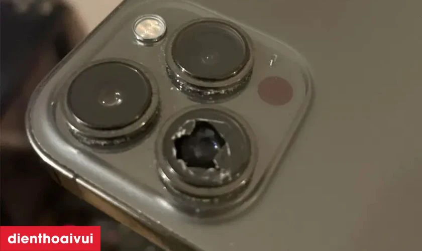 Dấu hiệu cần thay k&iacute;nh camera sau