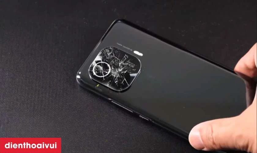 Dấu hiệu cần thay k&iacute;nh camera sau điện thoại Xiaomi?