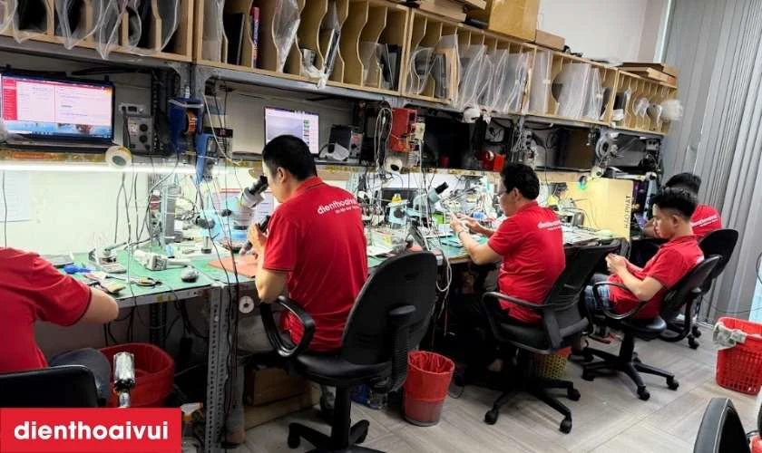 Quy tr&igrave;nh thay k&iacute;nh camera sau Xiaomi uy t&iacute;n, chuy&ecirc;n nghiệp tại Điện Thoại Vui