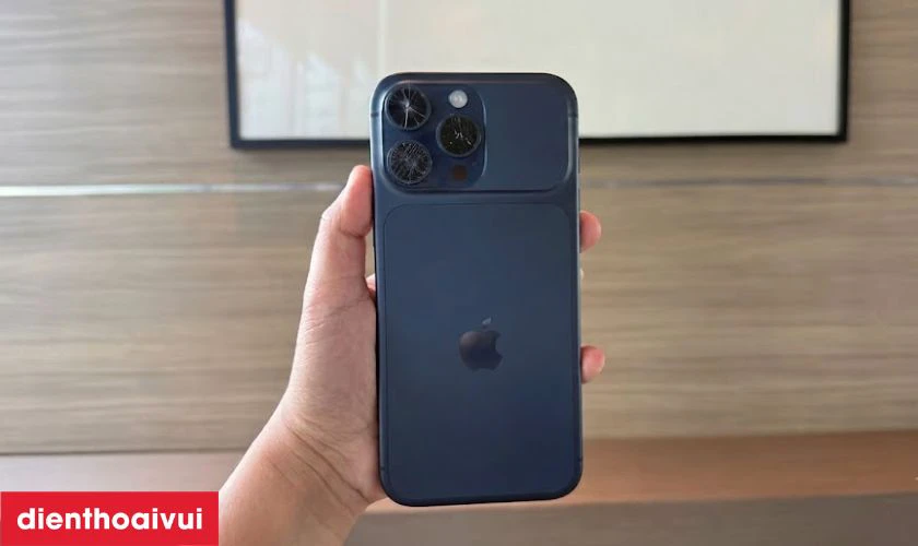 Khi n&agrave;o cần thay k&iacute;nh camera sau iPhone 17 Pro Max