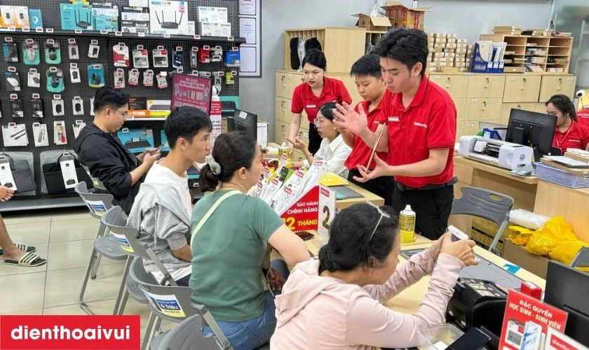 Quy tr&igrave;nh thay k&iacute;nh camera sau iPhone Xs minh bạch lấy liền tại Điện Thoại Vui