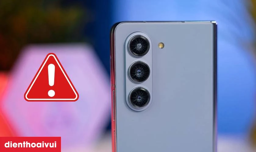 Khi n&agrave;o bạn cần thay k&iacute;nh camera sau Samsung Galaxy Z Fold 5?