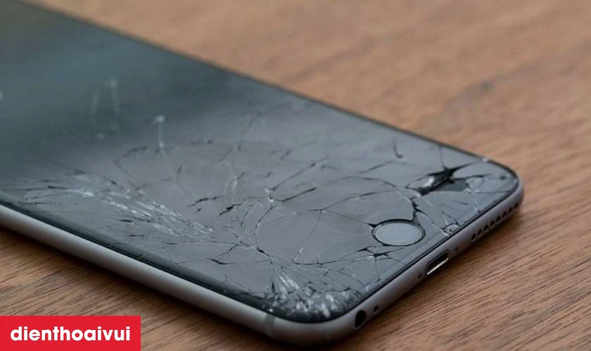 C&aacute;c dấu hiệu nhận biết bạn cần thay &eacute;p k&iacute;nh iPhone 8 mới