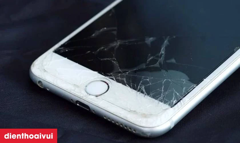 C&aacute;c dấu hiệu nhận biết bạn cần thay &eacute;p k&iacute;nh iPhone 8 Plus mới