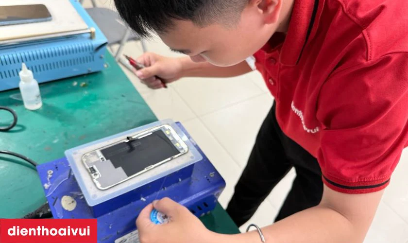 Kiểm tra m&aacute;y, b&aacute;o gi&aacute; r&otilde; r&agrave;ng trước khi sửa chữa