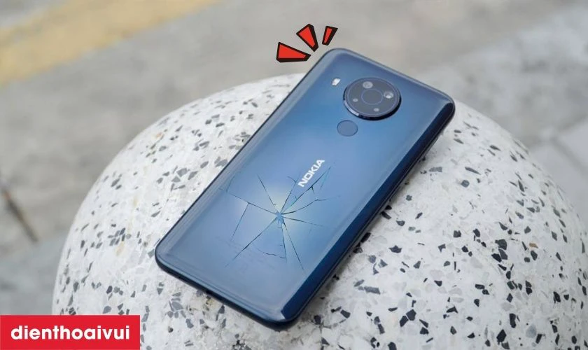 Khi nào cần thay kính lưng điện thoại Nokia?