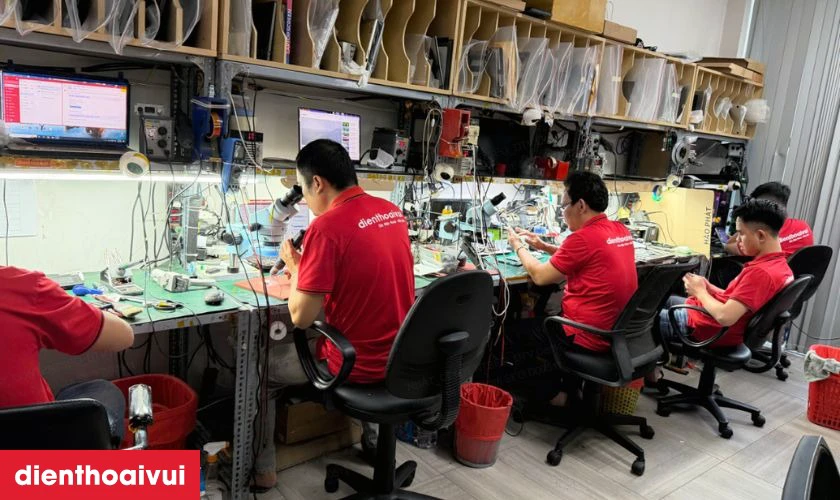 Địa chỉ thay k&iacute;nh lưng điện thoại Realme ở đ&acirc;u uy t&iacute;n?