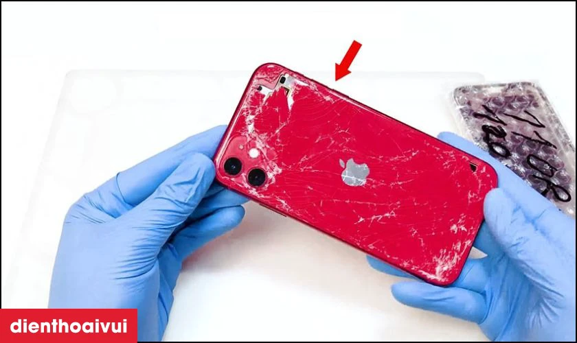 Khi n&agrave;o bạn n&ecirc;n thay k&iacute;nh lưng iPhone 11 ch&iacute;nh h&atilde;ng Aries