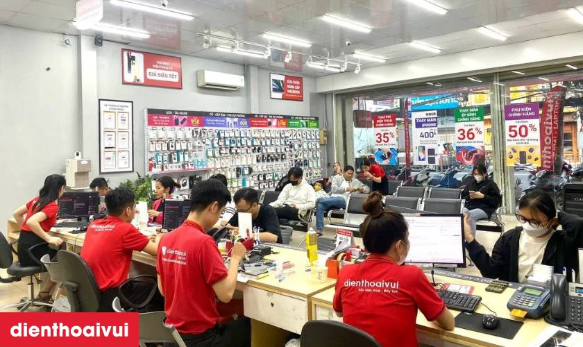 Dịch vụ thay k&iacute;nh lưng iPhone 11 ch&iacute;nh h&atilde;ng Aries lấy liền tại Điện Thoại Vui