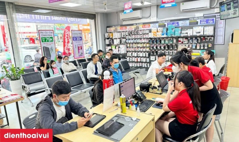 Dịch vụ thay kính lưng iPhone 11 Pro Max chính hãng Aries lấy liền tại Điện Thoại Vui