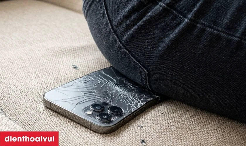 Nguy&ecirc;n nh&acirc;n khiến k&iacute;nh lưng của iPhone 12 Pro bị hư phải thay