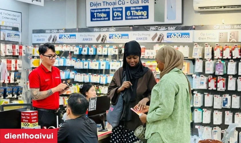 Thay k&iacute;nh lưng iPhone 12 Pro tại Điện Thoại Vui gi&aacute; tốt, lấy liền